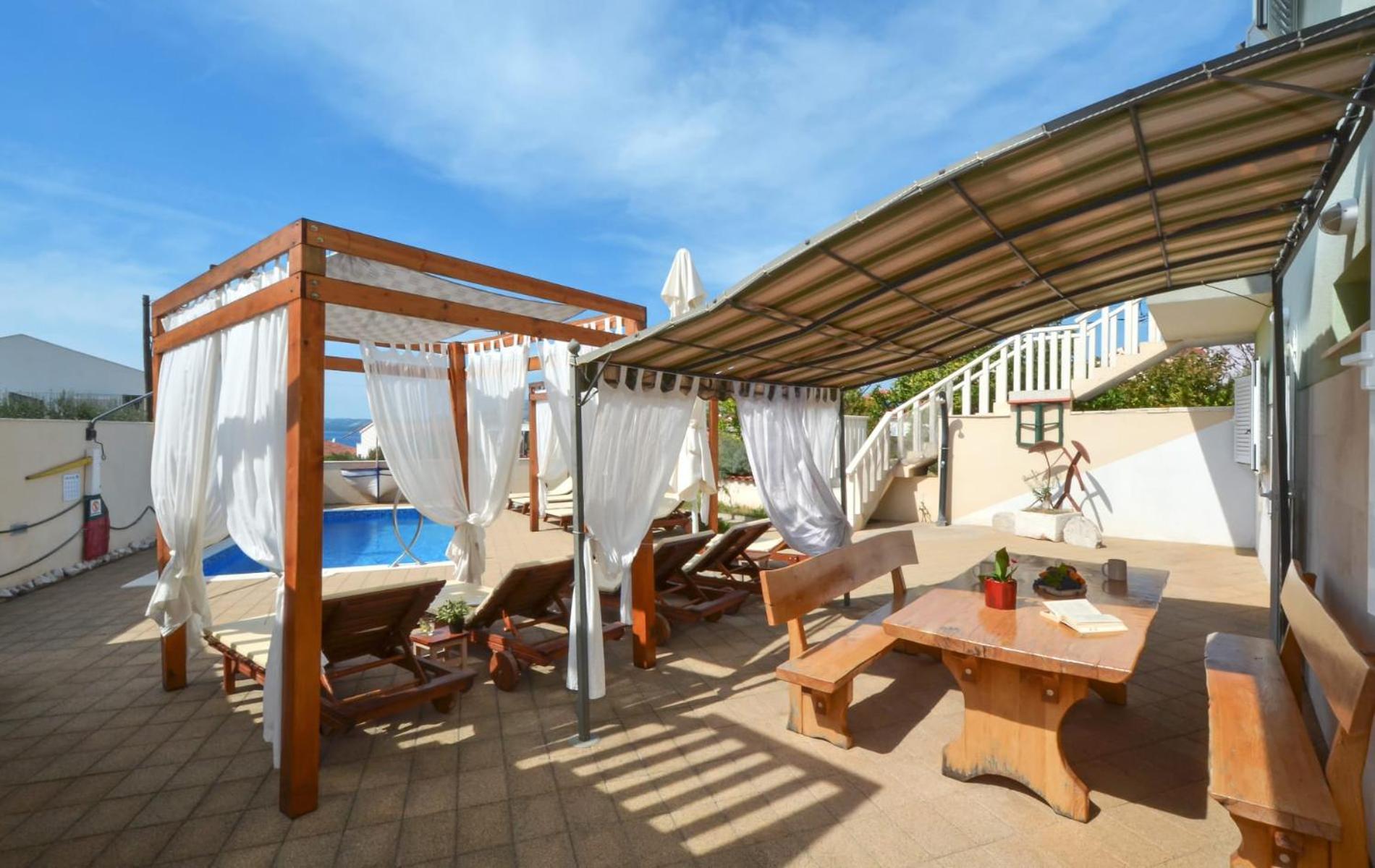 Apartments Santo Trogir - Okrug Gornji Exterior foto